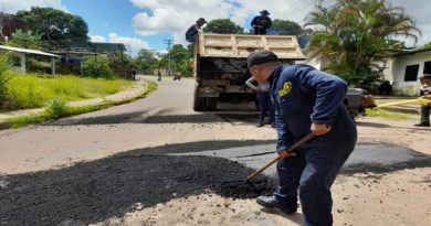 Colocan más de 20 toneladas de asfalto caliente en Puerto Ayacucho