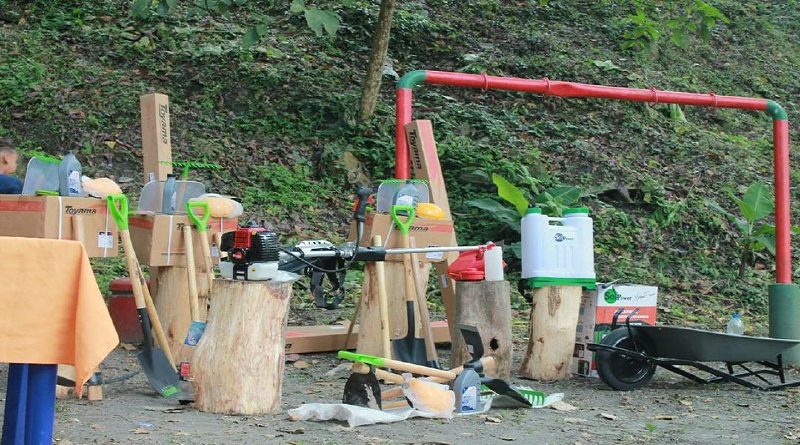 Dotan de kits productivos a conuqueros en Caucagüita