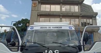 Con mano de obra de nuestras propias hidrológicas de @MinAguasVen cumplimos otra jornada más de sábado de transporte