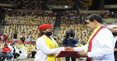 Graduados tres mil 894 estudiantes de la salud