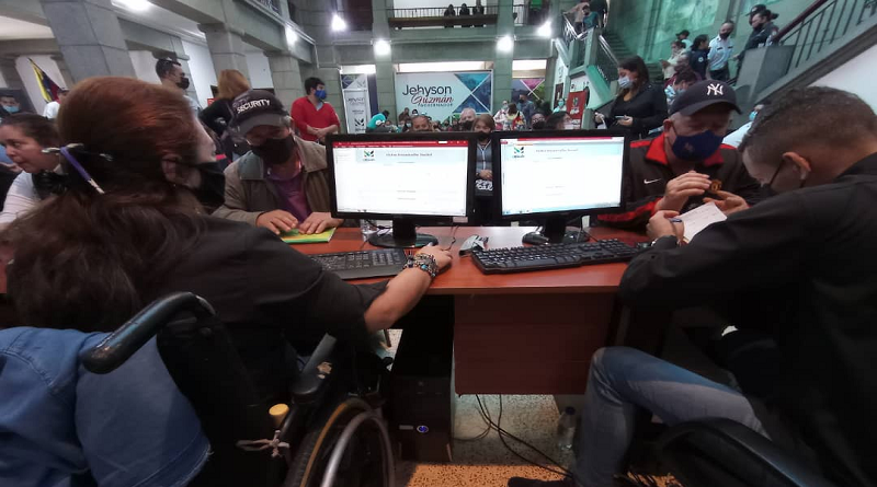 Realizan atención al pueblo en materia social y vivienda en Mérida
