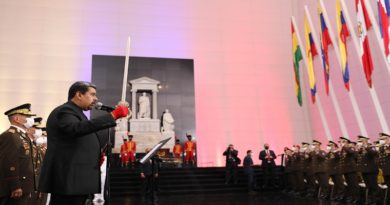 Integrantes del Poder Militar juran defender a Venezuela ante la Espada de Bolívar