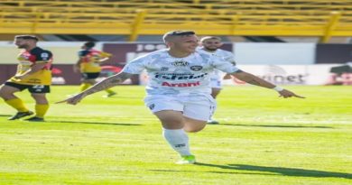 Charlis Ortíz brilló en triunfo del líder Metropolitanos en liga FutVe