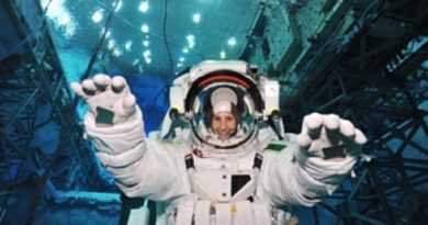 Samantha Cristoforetti es la primera astronauta europea en realizar una caminata espacial