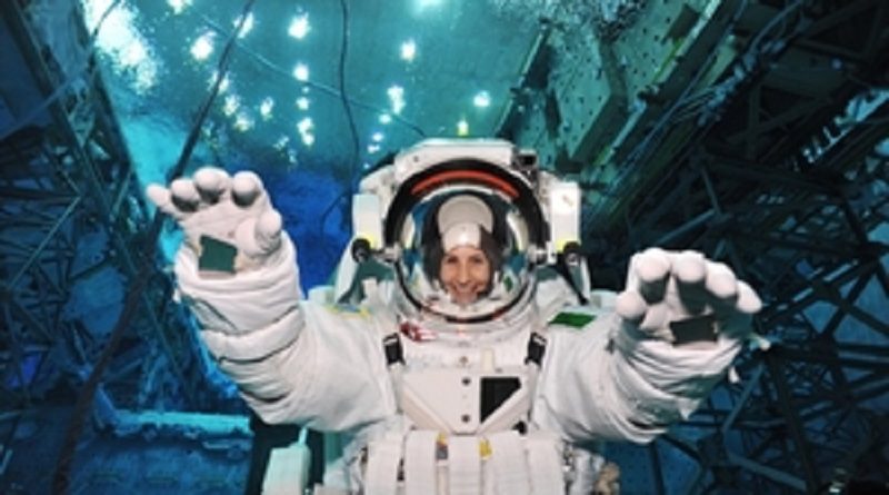Samantha Cristoforetti es la primera astronauta europea en realizar una caminata espacial