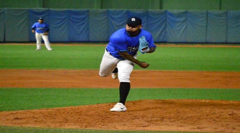 Néstor Molina iguala semifinal en LMBP