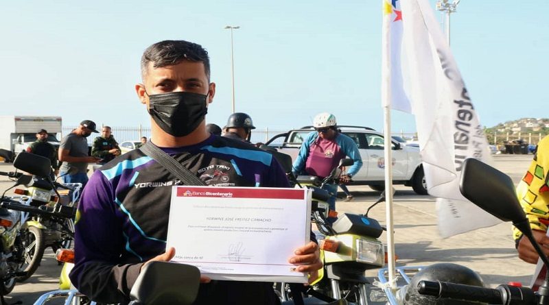 Banco Bicentenario entregó financiamiento a transportistas de La Guaira
