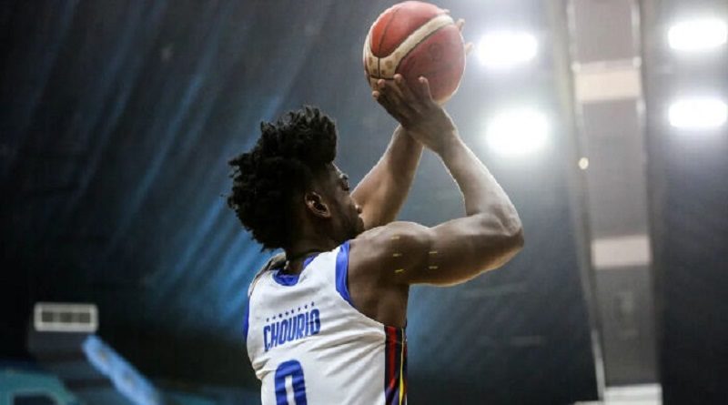 Pedro Chourio mantiene invicto a los Cocodrilos tras vencer 82-81 a los Taurinos