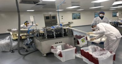 Clase trabajadora de Covenplas continúa reactivando líneas de producción