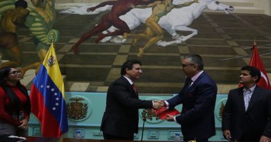 cuya presidencia quedó a cargo del diputado Miguel Pérez Abad