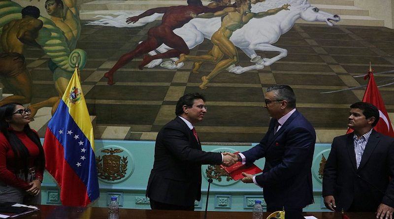 cuya presidencia quedó a cargo del diputado Miguel Pérez Abad