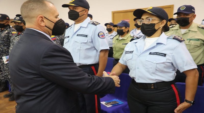 Los cuerpos policiales del país cuentan con más de 110 funcionarios