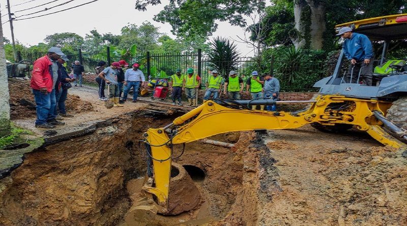 Reparan colapso de tuberías en sector La Macarena Sur de Los Teques