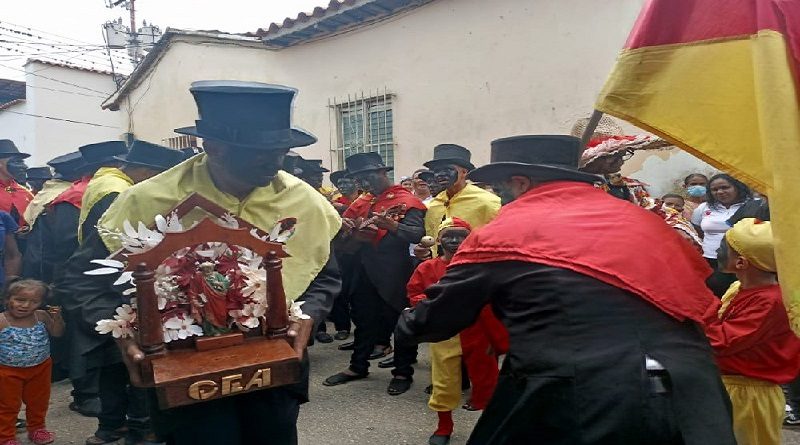 Parranda de San Pedro del CEA realizó su visita 41 a Paz Castillo