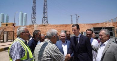 El presidente de Siria, Bashar al-Asad, durante su visita a la central eléctrica de Alepo, 8 de julio de 2022. (Foto: SANA)
