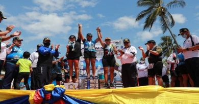 Conmemoran con triatlón Día de la Armada Bolivariana