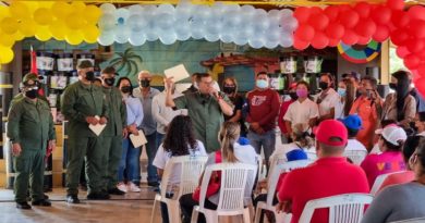 Planteles educativos reciben materiales para labores de mantenimiento en Mérida
