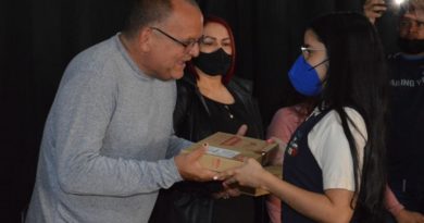 Bachilleres con mejores promedios reciben incentivos en Mérida