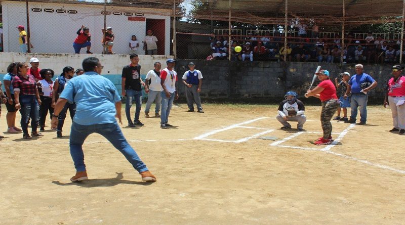 Inauguran Campeonato Dino de Softbol Femenino de los Valles del Tuy