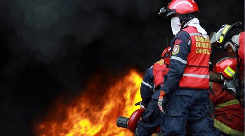 Jefe de Estado felicita a los bomberos en su Día