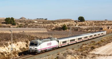 Pasajeros de un tren resultan heridos al pasar cerca de un incendio en España