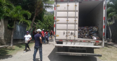 Atienden a más de mil familias de Caraballeda con combos alimenticios