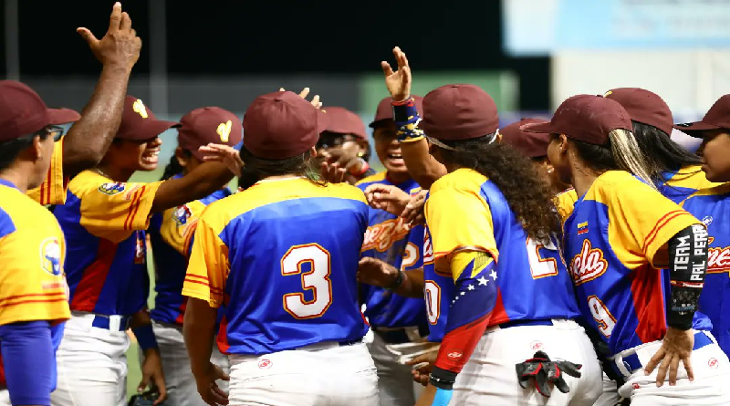 Jefe de Estado felicita a selección nacional tras quedar campeonas en Premundial Femenino de Béisbol