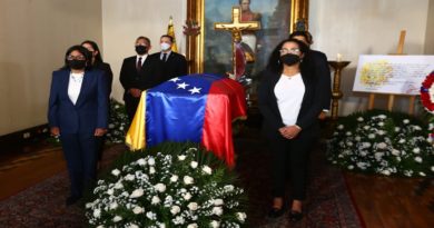 Capilla Ardiente: Gobierno Bolivariano realiza homenaje póstumo a Fruto Vivas