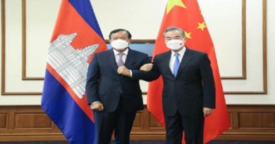 Ministro de Relaciones Exteriores de China visitará Camboya en agosto﻿