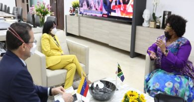 Vicepresidenta Ejecutiva recibe a embajadora de Sudáfrica en Venezuela