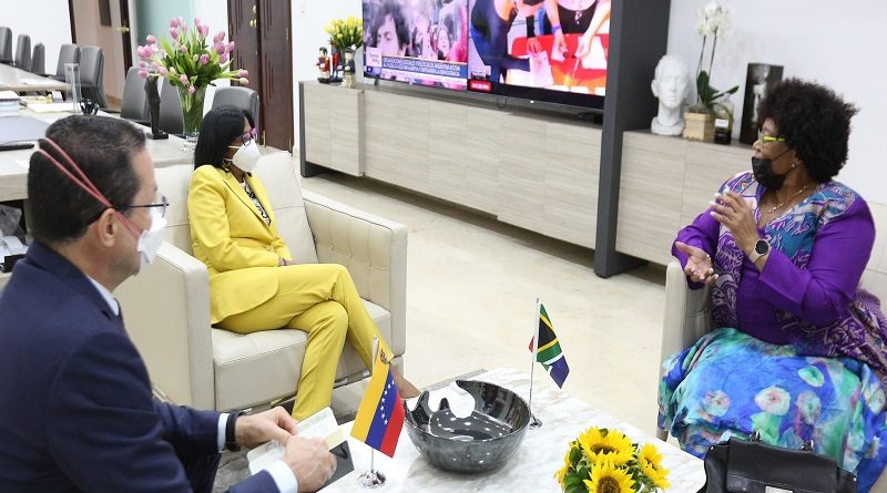 Vicepresidenta Ejecutiva recibe a embajadora de Sudáfrica en Venezuela