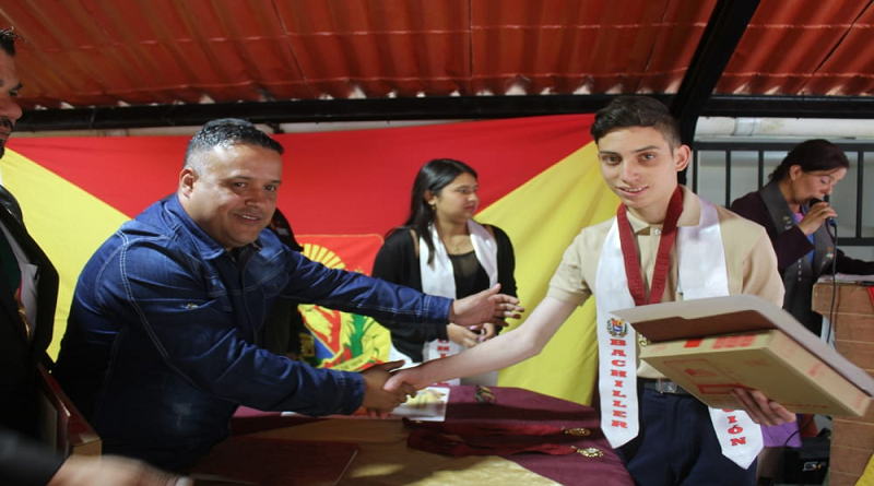Entregan más de 200 tabletas canaima a bachilleres de Aragua