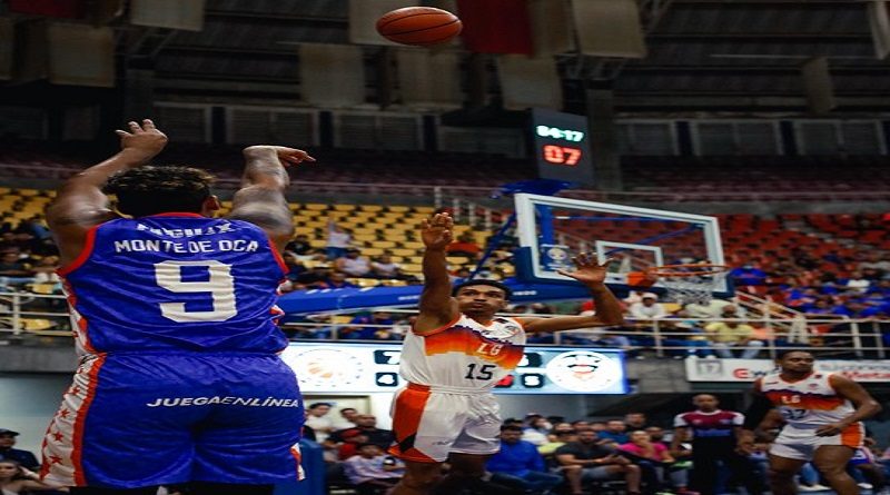 Trotamundos se mantiene en la cima tras vencer 87-85 a los Piratas