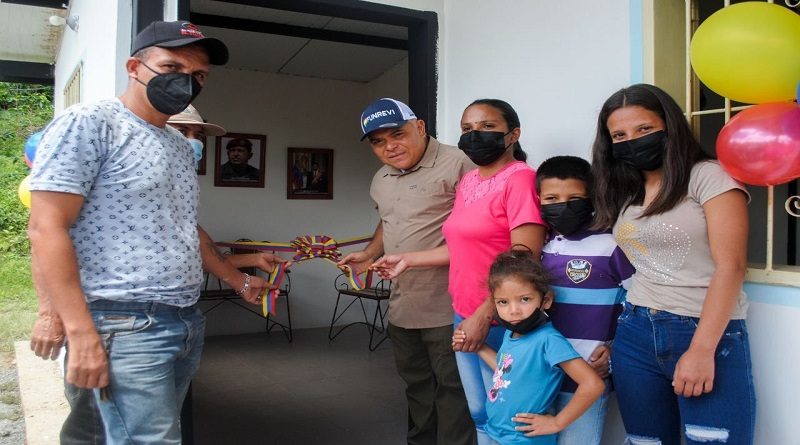 Entregan viviendas dignas en caserío Monte Carmelo de Lara