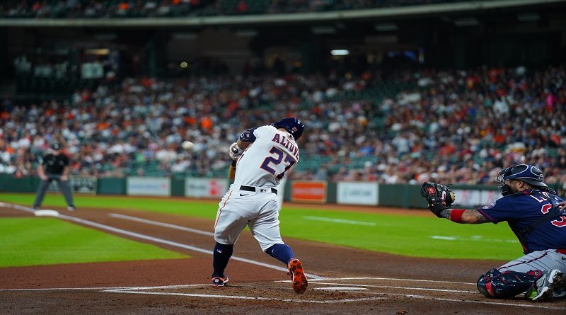 Altuve llegó a 30 vuelacercas abriendo juego