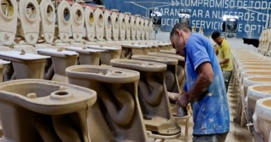 Trabajadores de Sanitarios Maracay reafirman compromiso con el impulso del Motor Industrial