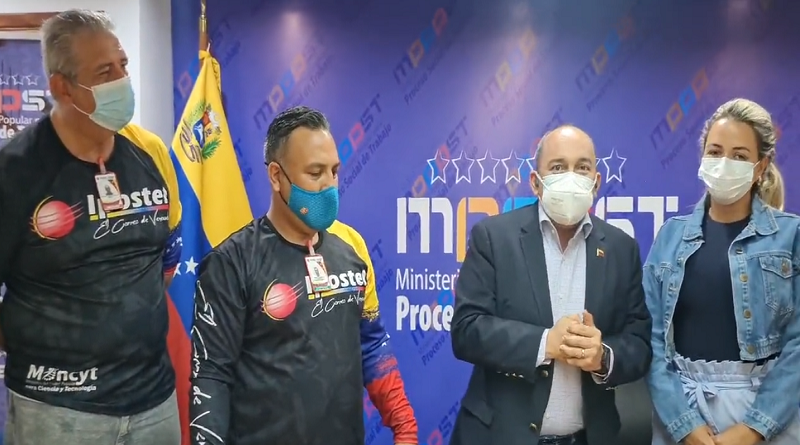 Ministro del Trabajo recibe proyectos y firma convención colectiva de Ipostel