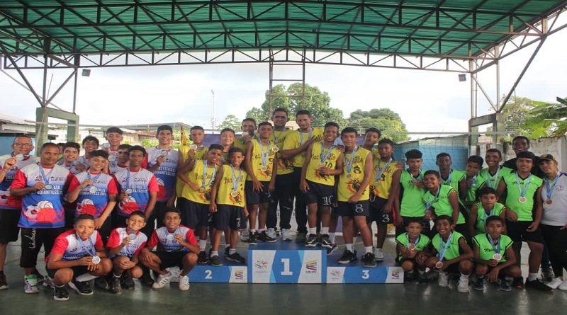Selección masculina de voleibol de Paz Castillo se tituló campeón en Juegos Estudiantiles