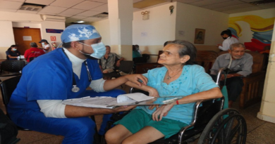 Jornada integral Hogares Saludables atiende a 186 abuelos de Las Colinas en La Guaira