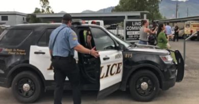 el tiroteo se desencadenó cuando la alguacil del condado de Pima, Deborah Martínez-Garibay y el administrador de un apartamento entregaron un aviso de desalojo