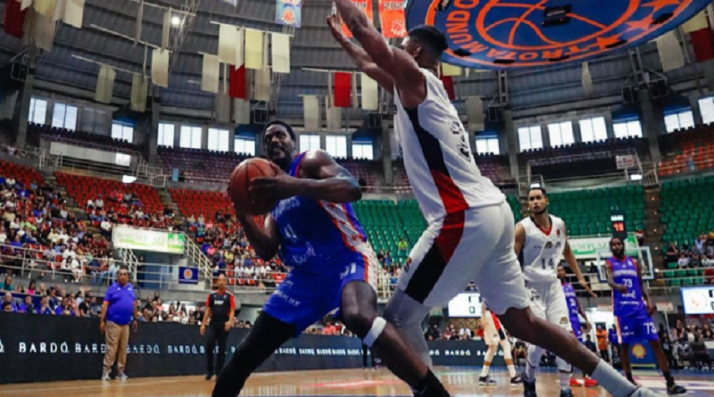 Trotamundos mantiene el liderato tras vencer 74-73 a los Toros