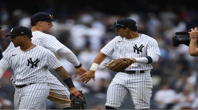 Jugada de venezolano Oswaldo Cabrera recuerda hazaña de Omar Vízquel