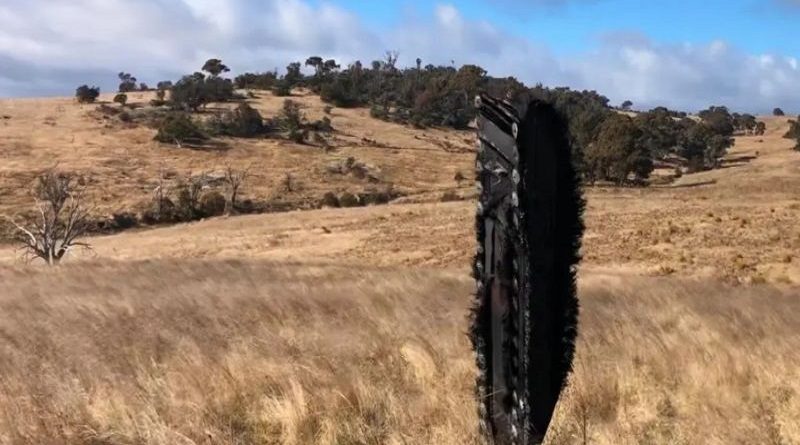 Descubren un objeto espacial con forma de “obelisco alienígena” en un Australia