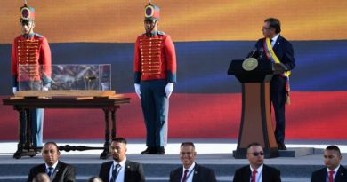 Presidente Gustavo Petro tomó juramento con la Espada de Bolívar desenvainada en Colombia