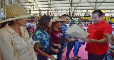 Más de mil campesinos reciben formalmente sus títulos de tierra en Guárico
