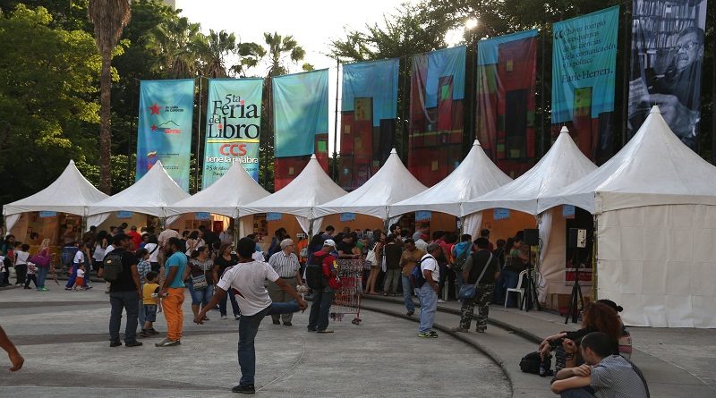 XIII Feria del Libro de Caracas rinde homenaje al escritor Armando José Sequera
