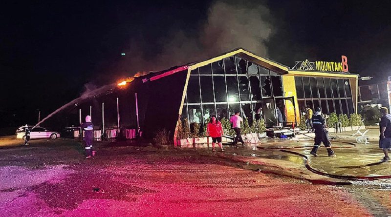 Al menos 13 fallecidos deja incendio en una discoteca en Tailandia
