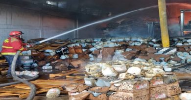 Extinguen incendio en depósito del Ministerio del Poder Popular para la Salud en Caracas