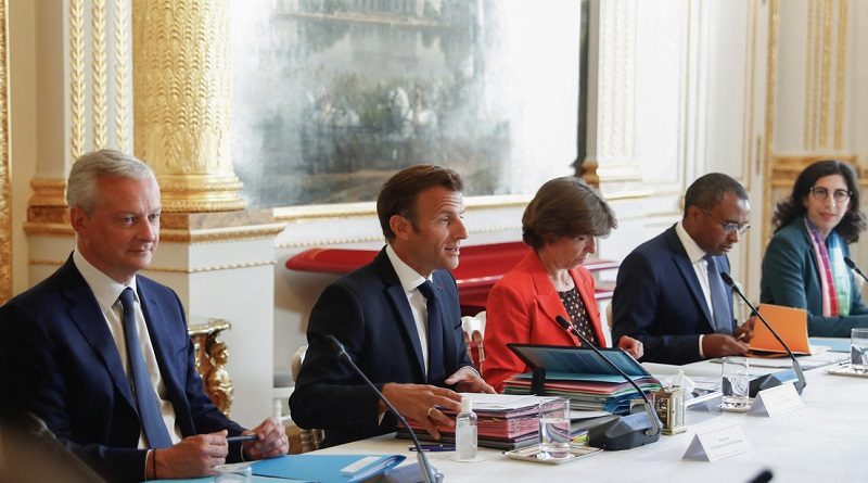 Macron advierte el "fin de la abundancia" en Francia y exige “sacrificios” a ciudadanía