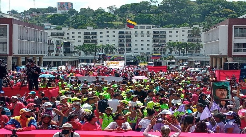 Marcha de Clase Obrera entrega a ministro del trabajo pliego de peticiones para discusión en Mesa de Trabajo de Alto Nivel